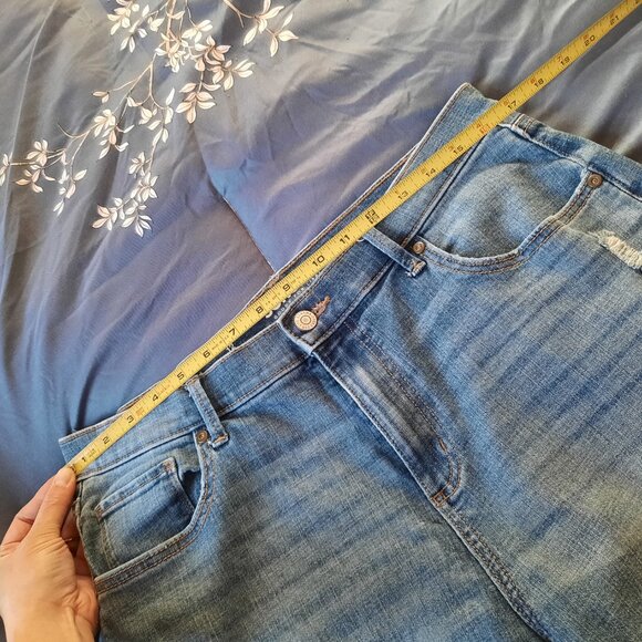 SONOMA Distressed Mid-Rise Cropped Boyfriend Jeans NWOT! - Size 12 - Picture 13 of 16